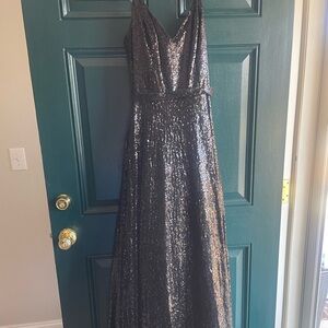 Nwt-Mac Duggal V-neck gown